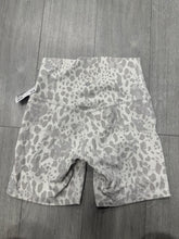 Load image into Gallery viewer, Lulu Lemon Athletic Shorts Size 4
