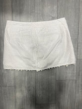 Load image into Gallery viewer, Lilly Pulitzer Shorts Size 2
