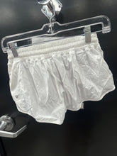Load image into Gallery viewer, Lulu Lemon Athletic Shorts Size 3/4
