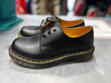 Load image into Gallery viewer, Dr Martens Dress Shoes Womens 7 (9645)

