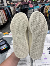 Load image into Gallery viewer, VEJA Womens Athletic Shoes Womens 7
