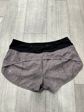Load image into Gallery viewer, Lulu Lemon Athletic Shorts Size 4 5723
