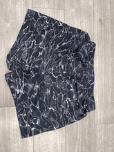 Load image into Gallery viewer, Lulu Lemon Athletic Shorts Size Medium 9723
