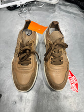 Load image into Gallery viewer, Stuart Weitzman Womens Athletic Shoes Womens 7
