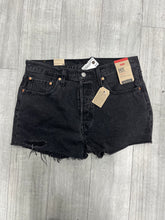 Load image into Gallery viewer, Levi Shorts Size 5/6
