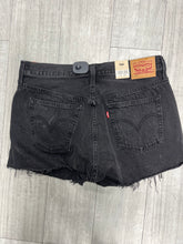 Load image into Gallery viewer, Levi Shorts Size 5/6

