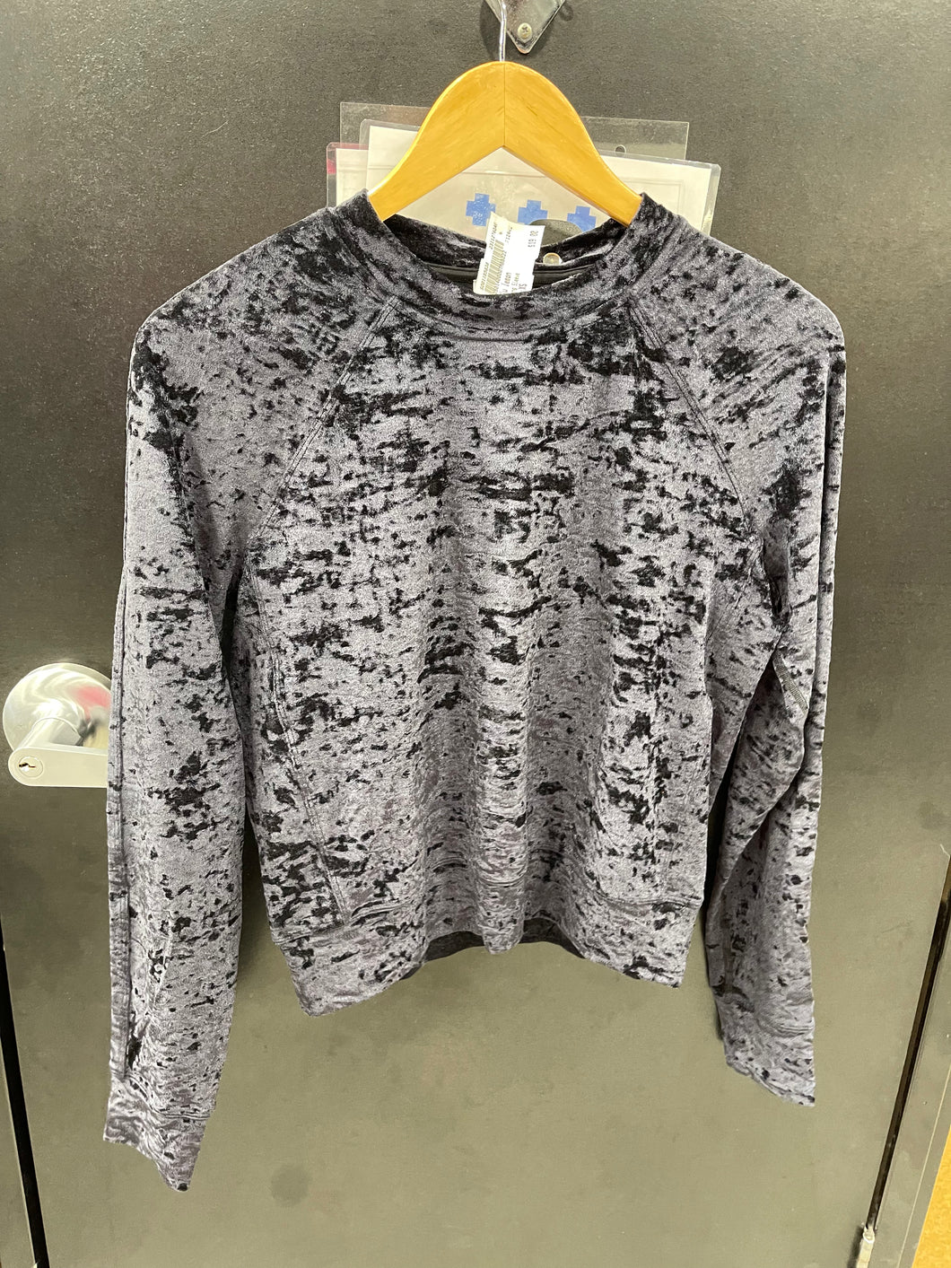 Lulu Lemon Athletic Top Size 4 velvet