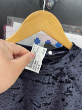 Load image into Gallery viewer, Lulu Lemon Athletic Top Size 4 velvet
