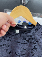 Load image into Gallery viewer, Lulu Lemon Athletic Top Size 4 velvet
