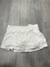 Load image into Gallery viewer, Lulu Lemon Athletic Shorts Size 7/8
