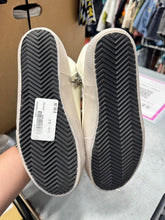 Load image into Gallery viewer, Golden Goose   Sz 6
