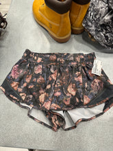 Load image into Gallery viewer, Lulu Lemon Athletic Shorts Size 5/6
