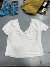 Load image into Gallery viewer, Lulu Lemon Athletic Top Size 4
