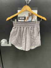 Load image into Gallery viewer, Lulu Lemon Athletic Shorts Size 4 0690
