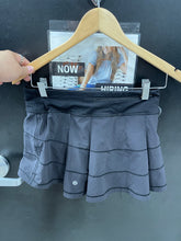 Load image into Gallery viewer, Lulu Lemon Athletic Shorts Size 4 6872
