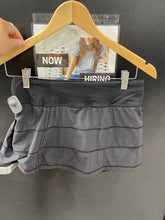 Load image into Gallery viewer, Lulu Lemon Athletic Shorts Size 4 6872
