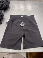 Load image into Gallery viewer, Vuori Athletic Shorts Size Small
