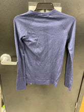 Load image into Gallery viewer, Lulu Lemon Athletic Top Size 4
