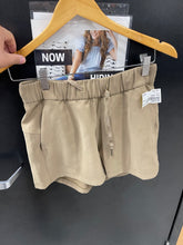 Load image into Gallery viewer, Lulu Lemon Athletic Shorts Size 4 0300
