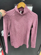 Load image into Gallery viewer, Lulu Lemon Athletic Top Size 4 0046
