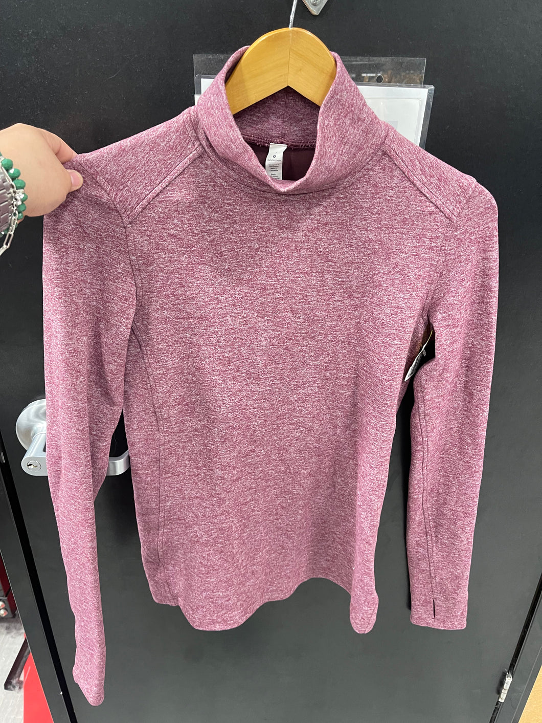 Lulu Lemon Athletic Top Size 4 0046