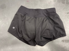 Load image into Gallery viewer, Lululemon Athletic Shorts Size 6
