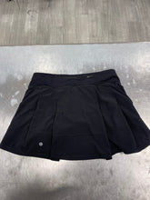 Load image into Gallery viewer, Lulu Lemon Athletic Shorts Size 8
