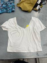 Load image into Gallery viewer, Lulu Lemon Athletic Top Size 4
