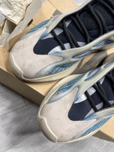 Load image into Gallery viewer, Adidas Men Size 10.5
