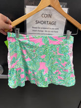 Load image into Gallery viewer, Lilly Pulitzer Athletic Shorts Size Medium 1469
