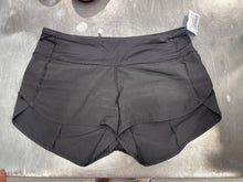 Load image into Gallery viewer, Lulu Lemon Athletic Shorts Size 3/4
