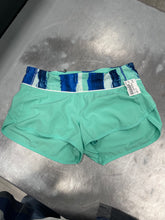 Load image into Gallery viewer, Lulu Lemon Athletic Shorts Size 6 7124

