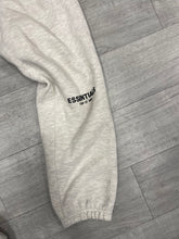 Load image into Gallery viewer, Essentials Pants Men Size Large 9260
