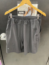 Load image into Gallery viewer, Lulu Lemon Shorts Size Large 4307
