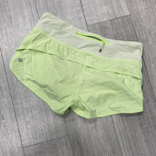 Load image into Gallery viewer, Lulu Lemon Athletic Shorts Size 3/4
