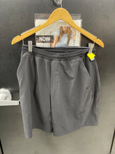 Load image into Gallery viewer, Lulu Lemon Shorts Size Large 4307
