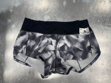 Load image into Gallery viewer, Lulu Lemon Athletic Shorts Size 4 9756
