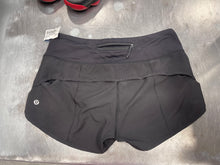 Load image into Gallery viewer, Lulu Lemon Athletic Shorts Size 3/4

