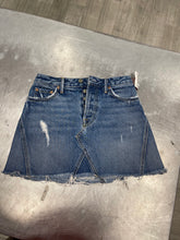 Load image into Gallery viewer, GRLFRND Skirt Size 1
