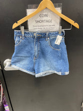 Load image into Gallery viewer, Rollas Shorts Size 2
