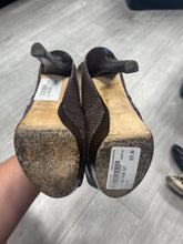 Load image into Gallery viewer, Fendi Dress Shoes Womens 8
