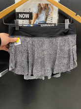 Load image into Gallery viewer, Lulu Lemon Athletic Shorts Size 4 3262
