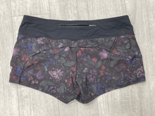 Load image into Gallery viewer, Lulu Lemon Athletic Shorts Size 9/10 7542
