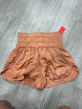 Load image into Gallery viewer, Free People Shorts Size Small
