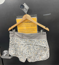 Load image into Gallery viewer, Lulu Lemon Athletic Shorts Size Medium 7437
