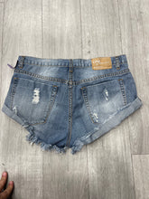 Load image into Gallery viewer, OneTeaSpoon Shorts Size Small 1678
