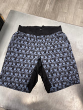 Load image into Gallery viewer, Lulu Lemon Athletic Shorts Size Large
