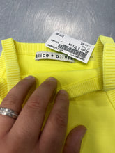 Load image into Gallery viewer, Alice &amp; Olivia Tank Size Extra Small

