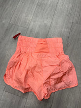 Load image into Gallery viewer, Free People Shorts Size Small

