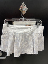 Load image into Gallery viewer, Lulu Lemon Athletic Shorts Size 8 9023
